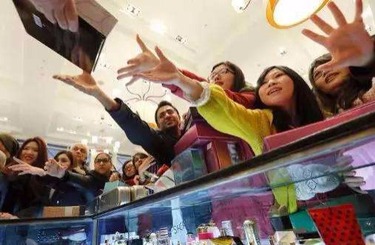 多毛大骚屄中国人依然爱赴日旅游 消费已由爆买转向网购